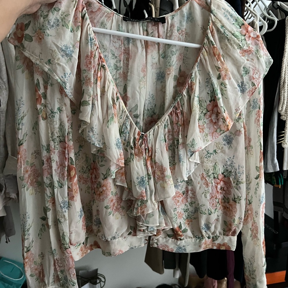 Zara floral ruffle blouse size L fits like S/M